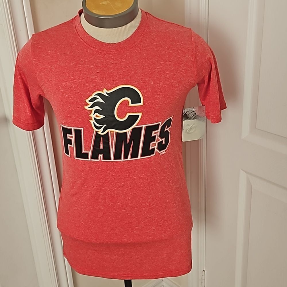 NHL Women's Hockey Logo Calgary Flames Short Sleeves T-Shirt Small